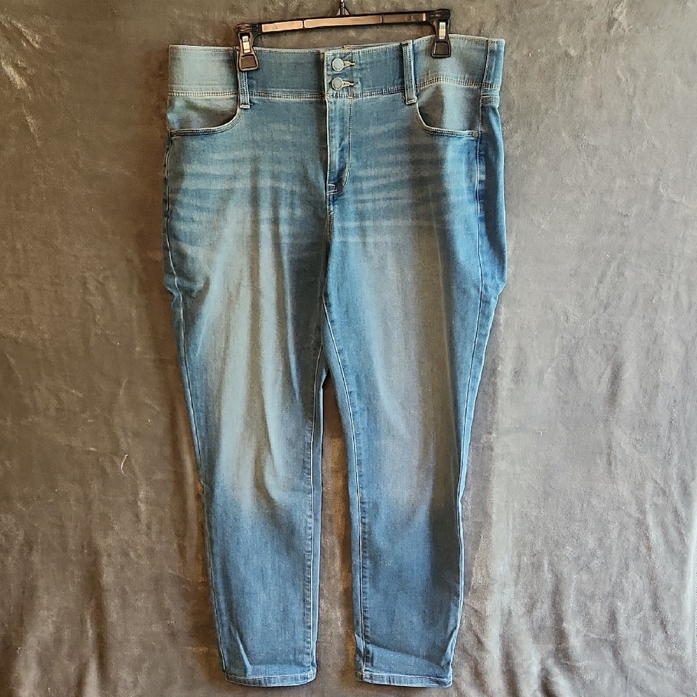 Nine West Light Blue Slim Straight. Size 16